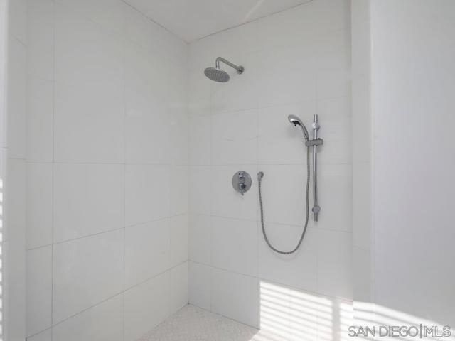 721 Camino Del Mar, Del Mar CA: https://media.crmls.org/mediaz/e42e2279-05a4-4d40-943b-2ed5b3357da0.jpg