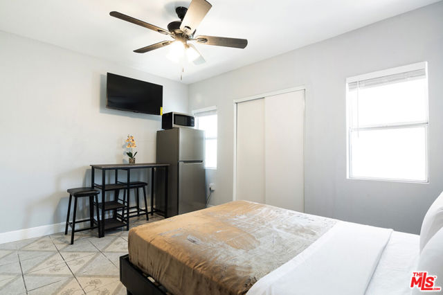 930 Fraser Avenue, Los Angeles CA: https://media.crmls.org/mediaz/e42e5207-196d-4775-b310-eb8406e8dfe6.jpg