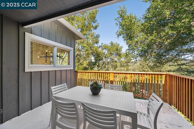 26 Berkeley Ave, Orinda CA: https://media.crmls.org/mediaz/e42e8881-013d-4308-9014-74d1362c77dd.jpg