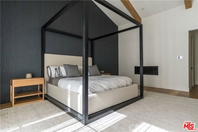5107 Gaynor Avenue, Encino CA: https://media.crmls.org/mediaz/e42ebb48-8f26-4ed1-855a-628097c9f13b.jpg