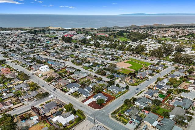1585 Ord Grove Avenue, Seaside CA: https://media.crmls.org/mediaz/e42ed123-4ebd-4feb-8870-565bd51833a3.jpg