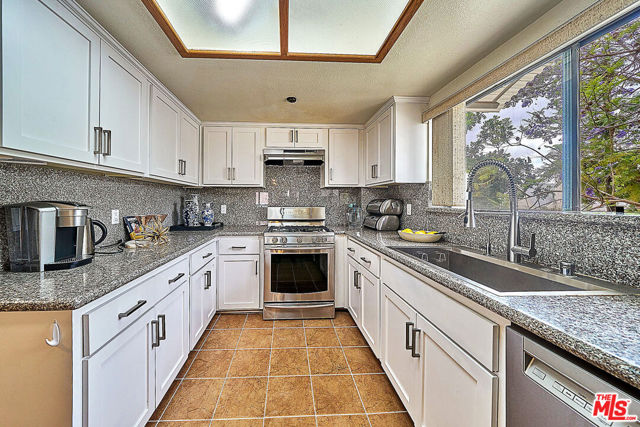 529 IVY Street, 1 photo 8