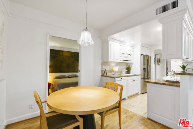 1131 Alta Loma Road, West Hollywood CA: https://media.crmls.org/mediaz/e42fd02a-4f52-4c0c-952b-ab6af7bed793.jpg