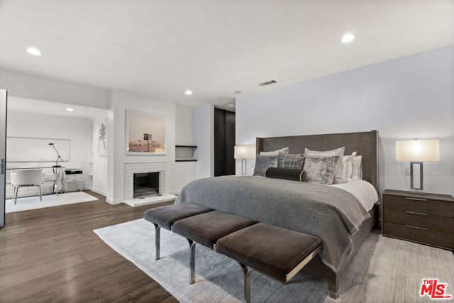 602 N Whittier Drive, Beverly Hills CA: https://media.crmls.org/mediaz/e42fe895-f94f-48a0-aa64-bf4c7eb5b749.jpg