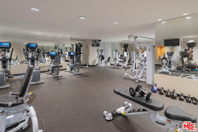 13600 Marina Pointe Drive, Marina del Rey CA: https://media.crmls.org/mediaz/e430ff52-549e-40ba-87b4-37384ba87bb4.jpg