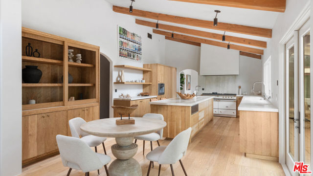 7046 Grasswood Avenue, Malibu CA: https://media.crmls.org/mediaz/e4319b8e-22d0-4130-b509-3444e58f32d3.jpg