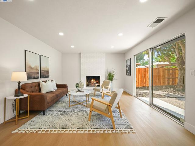 425 Lexington Dr, Vallejo CA: https://media.crmls.org/mediaz/e432274f-db25-4cd2-852c-6115ec426f41.jpg
