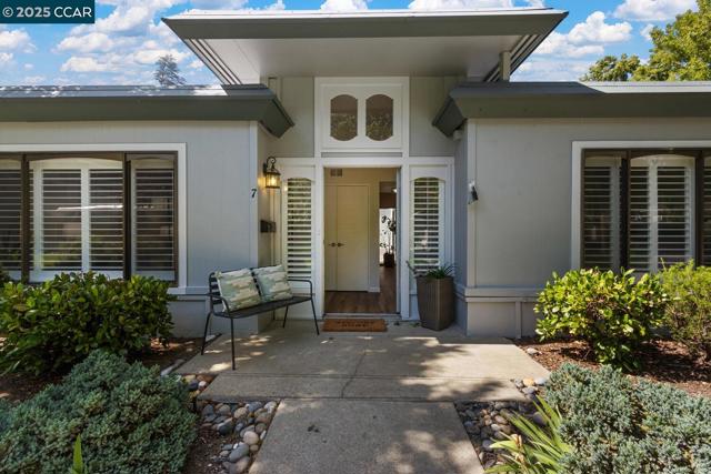 1501 Oakmont, Walnut Creek CA: https://media.crmls.org/mediaz/e432315f-e4a0-449e-b6d2-a2e6af5f4f77.jpg
