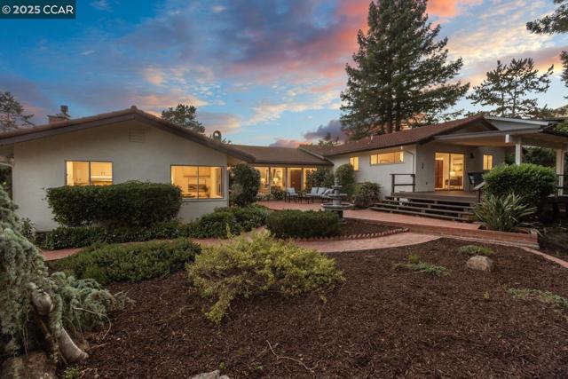 140 Warfield Drive, Moraga CA: https://media.crmls.org/mediaz/e43296e0-d6ba-4347-a0dc-b5345e4b7684.jpg
