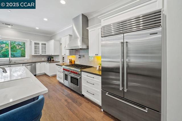 100 Alderwood Rd, Walnut Creek CA: https://media.crmls.org/mediaz/e4331445-81fd-4769-8f81-2d57de496bf4.jpg
