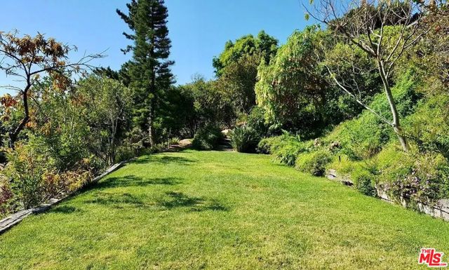 20404 Little Rock Way, Malibu CA: https://media.crmls.org/mediaz/e433aa98-012c-42d5-839f-0c3fdc1ad512.jpg