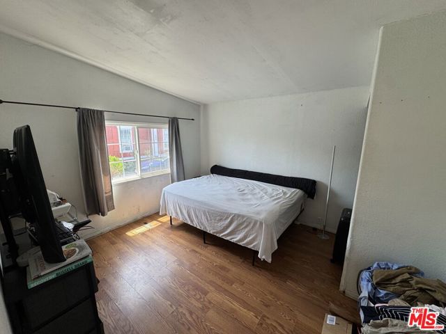105 Prince Lane, Santa Ana CA: https://media.crmls.org/mediaz/e43442f5-63fc-4b98-bee9-e4d92a24266e.jpg