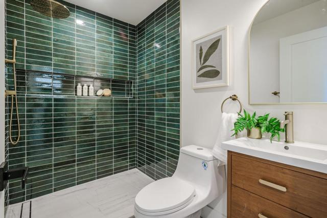 308 B Street, Redwood City CA: https://media.crmls.org/mediaz/e43468c6-04ca-4151-a31d-c45cac69a7c8.jpg