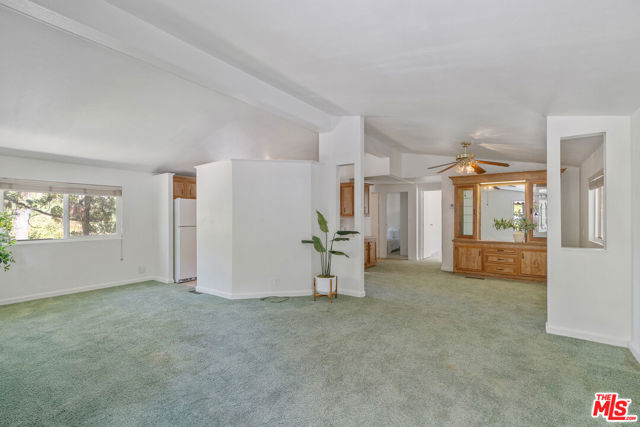 23777 Mulholland Highway, Calabasas CA: https://media.crmls.org/mediaz/e43483c8-c6d1-45e2-8745-8d65049cb5b9.jpg