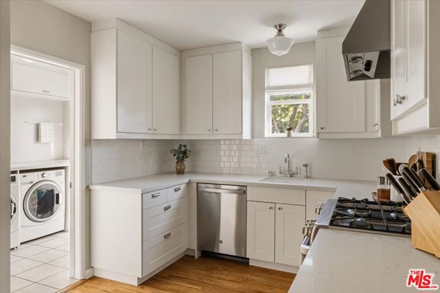 340 S Madison Way, Glendale CA: https://media.crmls.org/mediaz/e434963d-6439-4df8-bcd7-67165889cccd.jpg