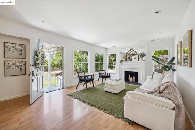 30 Benson Ave, Vallejo CA: https://media.crmls.org/mediaz/e434b19b-69bc-43e6-99be-430bdcdc95a3.jpg