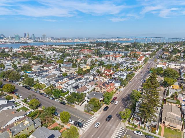 375 E Avenue, Coronado CA: https://media.crmls.org/mediaz/e43561f4-cebe-4143-9b86-c0e08447aee2.jpg