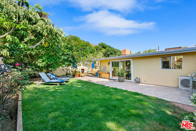 6308 Paseo Canyon Drive, Malibu CA: https://media.crmls.org/mediaz/e4360e4d-21dc-4592-a774-231ff739626f.jpg