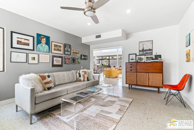 1404 E Sierra Way, Palm Springs CA: https://media.crmls.org/mediaz/e43683dc-d2d2-482a-a60d-e819ce58173d.jpg