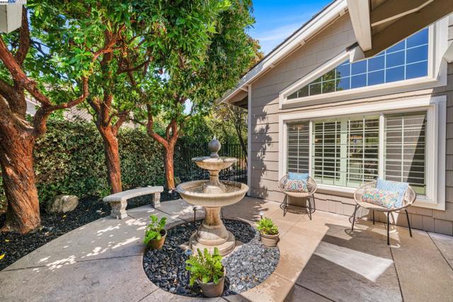 639 Canyon Crest Rd East, San Ramon CA: https://media.crmls.org/mediaz/e437154e-b00e-48f8-8d1e-67f58777c5ca.jpg