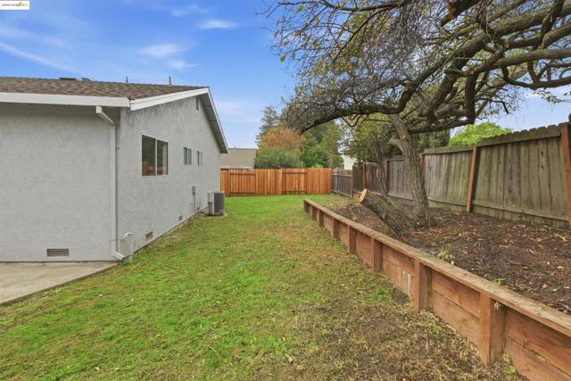 3640 Sun View Terrace, Concord CA: https://media.crmls.org/mediaz/e4372431-7f8d-4517-9612-c4d03d72a2cf.jpg