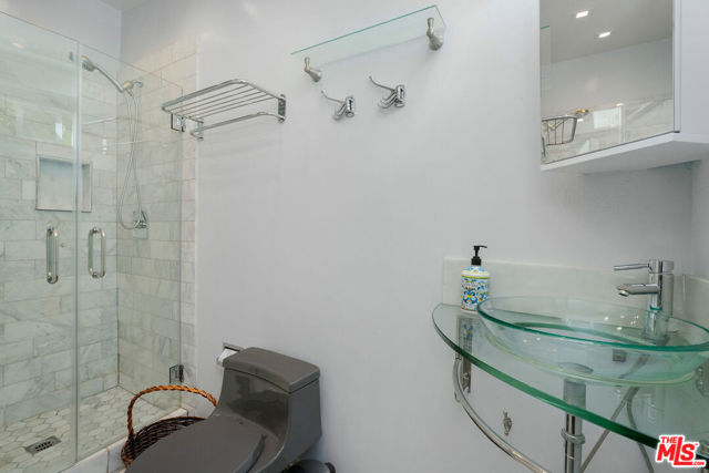 1116 Stanford Street, Santa Monica CA: https://media.crmls.org/mediaz/e43799c1-1000-4a90-9447-d0bb42a8b2e0.jpg