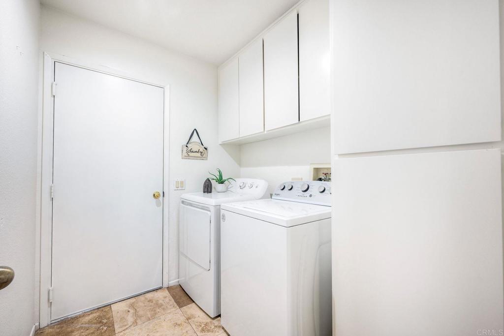 https://media.crmls.org/mediaz/e437e8a1-bdd3-405c-bfdb-f226f482b795.jpg?preset=X-Large