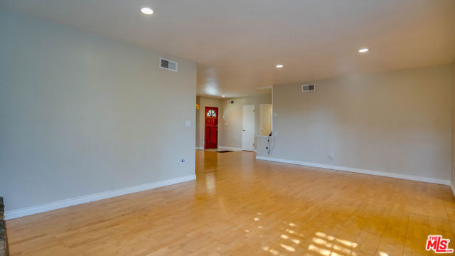 9631 CRYSTAL VIEW Drive, Tujunga CA: https://media.crmls.org/mediaz/e4381666-52ee-41ce-8e49-a2ee271bea33.jpg