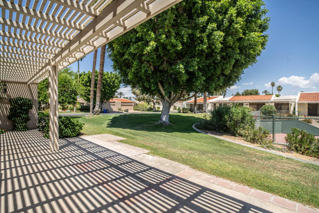 75180 Chippewa Drive, Indian Wells CA: https://media.crmls.org/mediaz/e4384903-d8f6-4bd8-92c6-81b21c9286f0.jpg