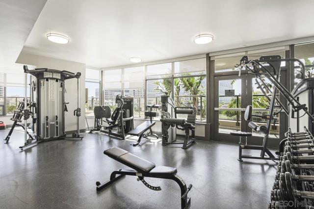 700 W E St, San Diego CA: https://media.crmls.org/mediaz/e43870d2-7ca0-40e9-879e-8de9d318e28c.jpg