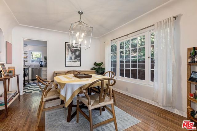 3484 Oak Glen Drive, Los Angeles CA: https://media.crmls.org/mediaz/e438cc53-1e44-41f0-8f05-be7e1efebbe2.jpg
