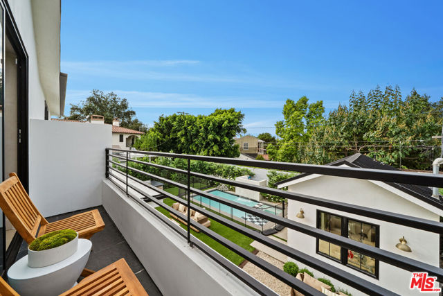 11317 Valley Spring Lane, Studio City CA: https://media.crmls.org/mediaz/e438ed73-ef40-46fe-b214-d7008644dc31.jpg