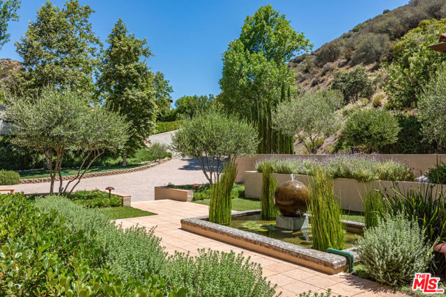 1045 Cold Canyon Road, Calabasas CA: https://media.crmls.org/mediaz/e438f051-e2d4-40f9-8be3-392a2beda31c.jpg