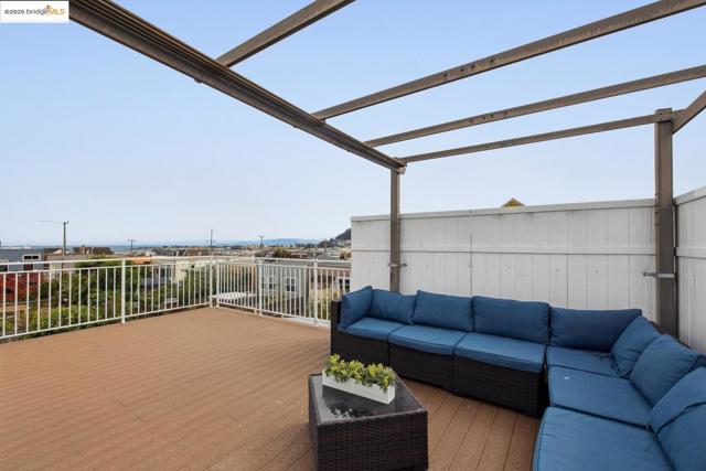 1537 Revere AVE, San Francisco CA: https://media.crmls.org/mediaz/e4392aad-96c2-4c78-9f5f-f75d8cc66da4.jpg