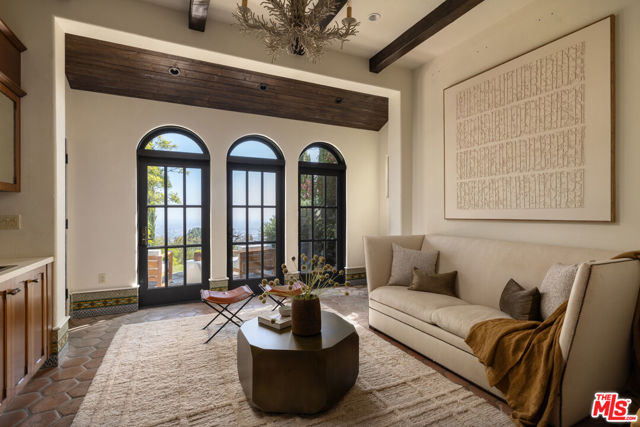 2311 Alto Oak Drive, Los Angeles CA: https://media.crmls.org/mediaz/e4393f29-97f2-4b46-bbfa-10c63cb4ceac.jpg