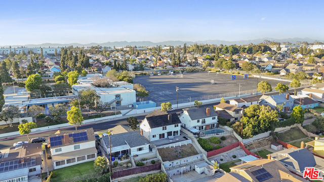 1722 E Turmont Street, Carson CA: https://media.crmls.org/mediaz/e439d9e4-fe83-450a-9052-cc0b4af7d5b1.jpg