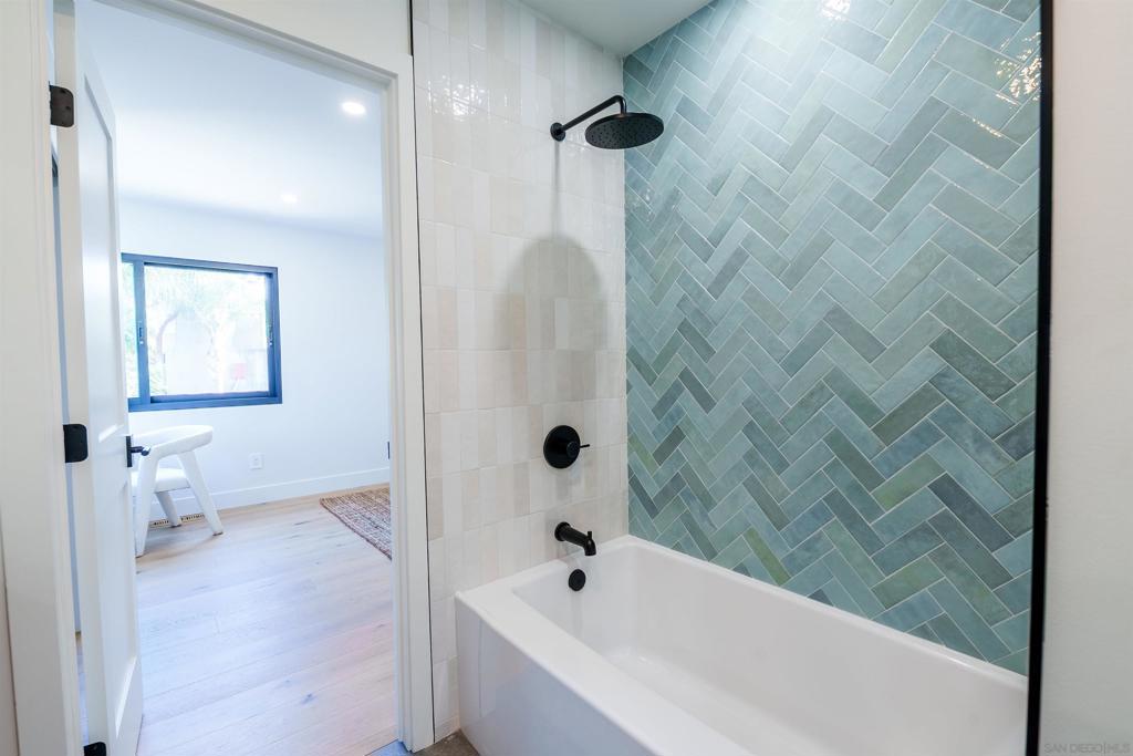 MLS #250033001SD img 7