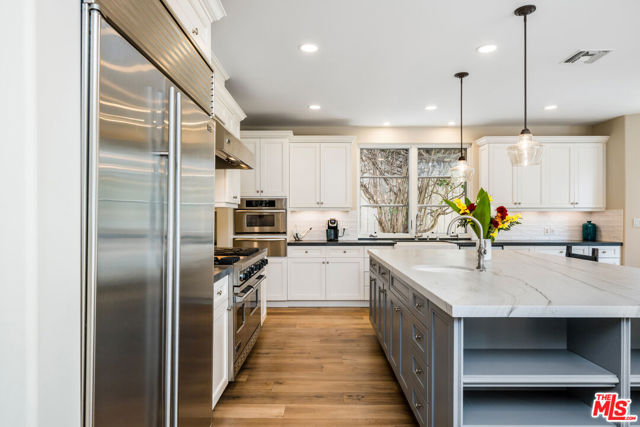 1028 9th Street, Manhattan Beach, California 90266, 5 Bedrooms Bedrooms, ,5 BathroomsBathrooms,Residential,Sold,9th,25532263