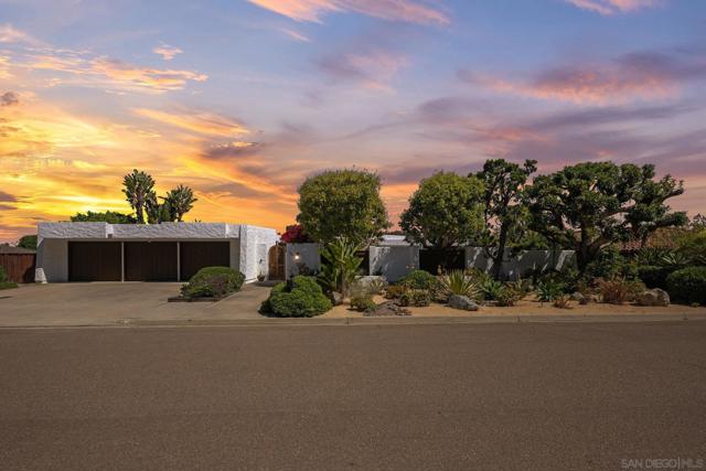 1640 El Paso Real, La Jolla CA: https://media.crmls.org/mediaz/e43a0b84-68b1-43a7-bf9f-b4f500674146.jpg