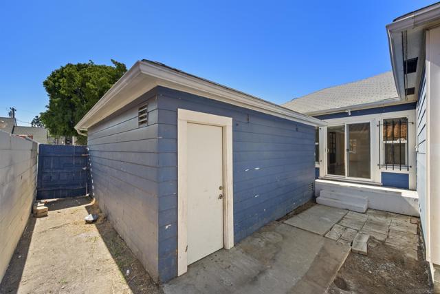 3283 Meade Avenue, San Diego CA: https://media.crmls.org/mediaz/e43ad080-2a0e-437f-97f2-98550bf1c426.jpg