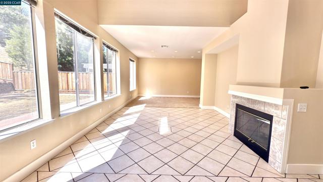 1135 Ranch Point Way, Antioch CA: https://media.crmls.org/mediaz/e43b951a-ad20-44bc-b470-025ee4847c10.jpg