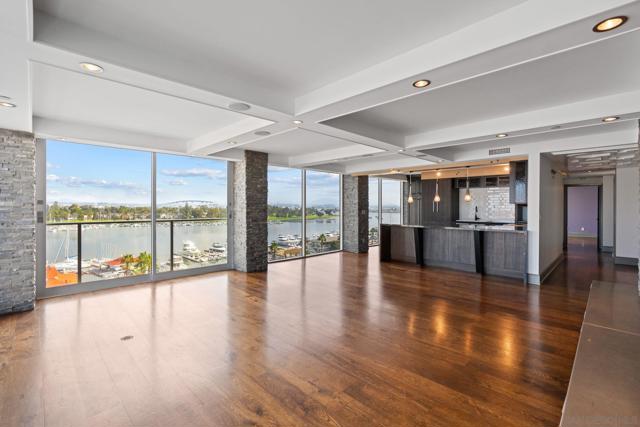 1710 Avenida Del Mundo, Coronado CA: https://media.crmls.org/mediaz/e43cd0f3-688c-48ab-b844-46cc2db4b4d8.jpg
