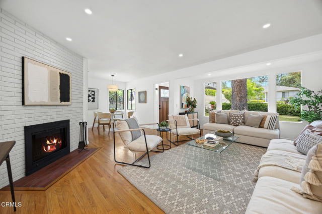 4543 Rockland Place, La Canada Flintridge CA: https://media.crmls.org/mediaz/e43d80fe-f227-46fa-ab91-267ee5a418b5.jpg