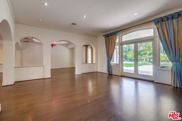 114 S Layton Drive, Los Angeles CA: https://media.crmls.org/mediaz/e43da888-373c-499d-a3e7-935c638f89c4.jpg