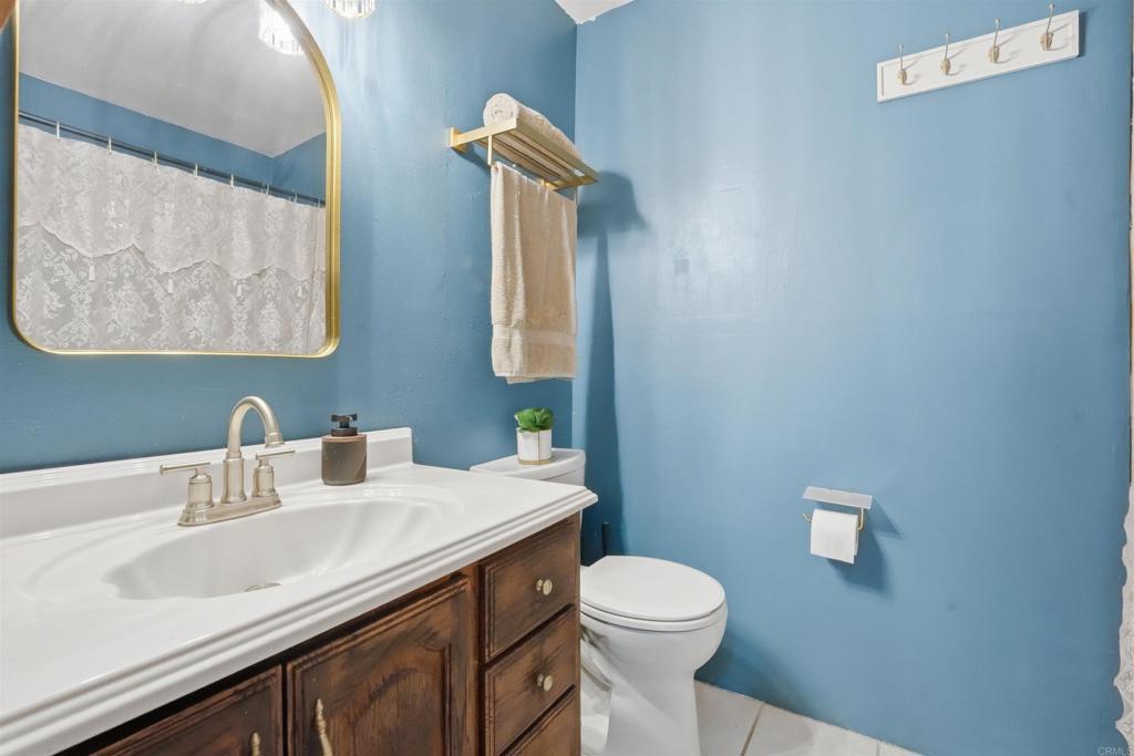 https://media.crmls.org/mediaz/e43dedee-5f70-419b-8e9a-e69f2a5819f8.jpg?preset=X-Large