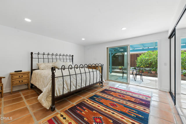 2161 Lathan Avenue, Camarillo CA: https://media.crmls.org/mediaz/e43ec9e3-4921-46ac-aca6-21c19721cea9.jpg