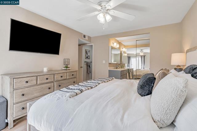 4 Mt Wilson Way, Clayton CA: https://media.crmls.org/mediaz/e43eed17-1b33-42fa-be83-13f13879693c.jpg