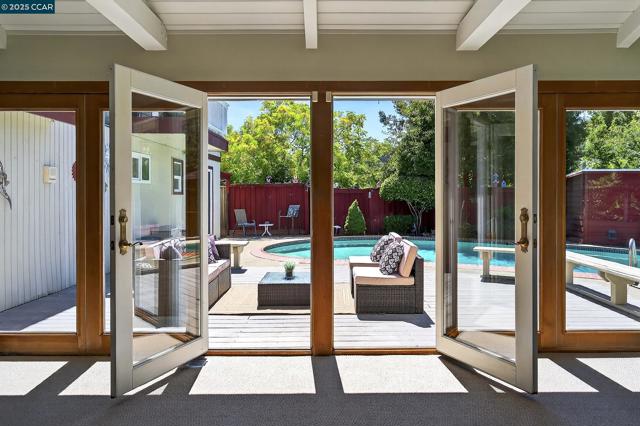 3846 Madera St, Pinole CA: https://media.crmls.org/mediaz/e43f5672-df9b-4f37-aab4-9848261d818d.jpg