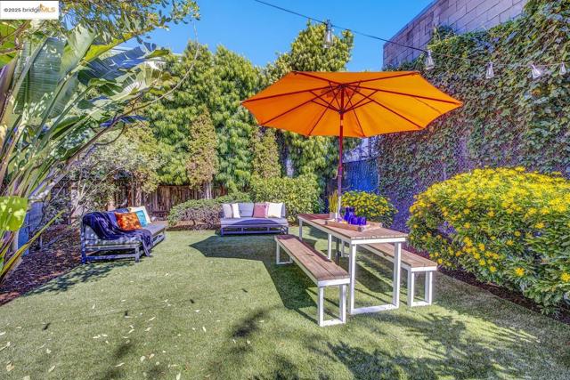 2327 10Th St, Berkeley CA: https://media.crmls.org/mediaz/e43f7b10-16f5-470d-b91b-7a5196d4cbf8.jpg