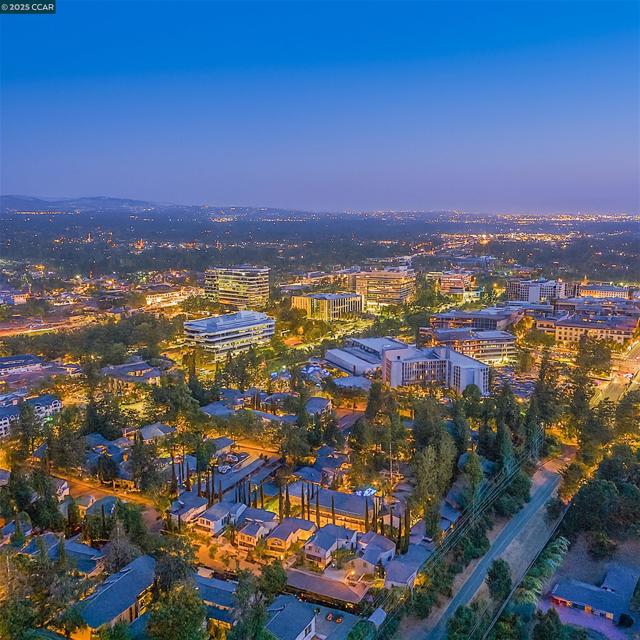 2730 Oak Rd, Walnut Creek CA: https://media.crmls.org/mediaz/e4413a66-5a7f-44e1-9f91-ca54ebd070b6.jpg